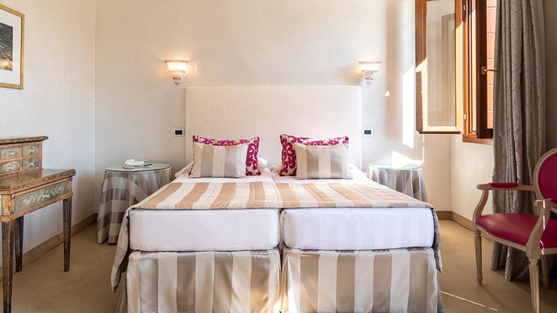 Superior Double Room Canal View