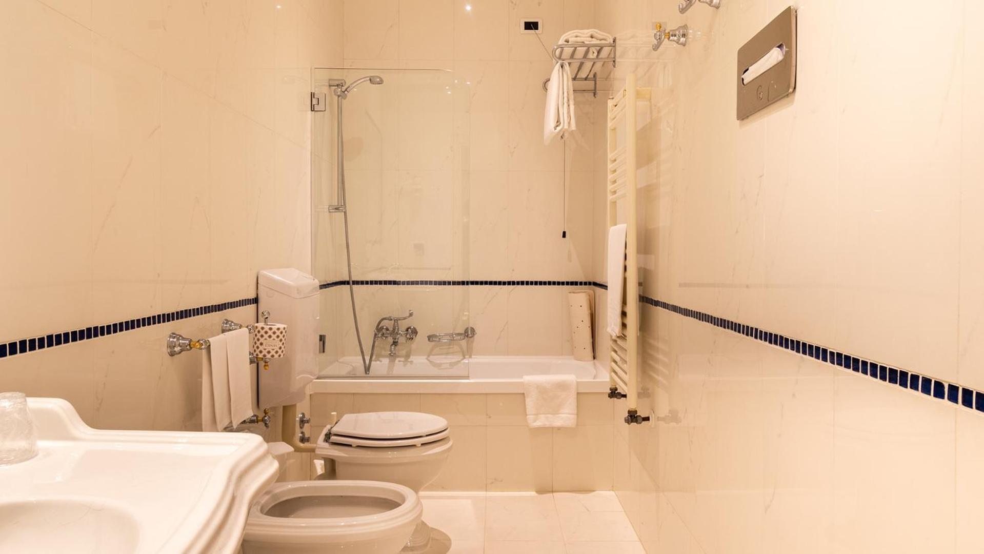 Deluxe Double Room Canal View