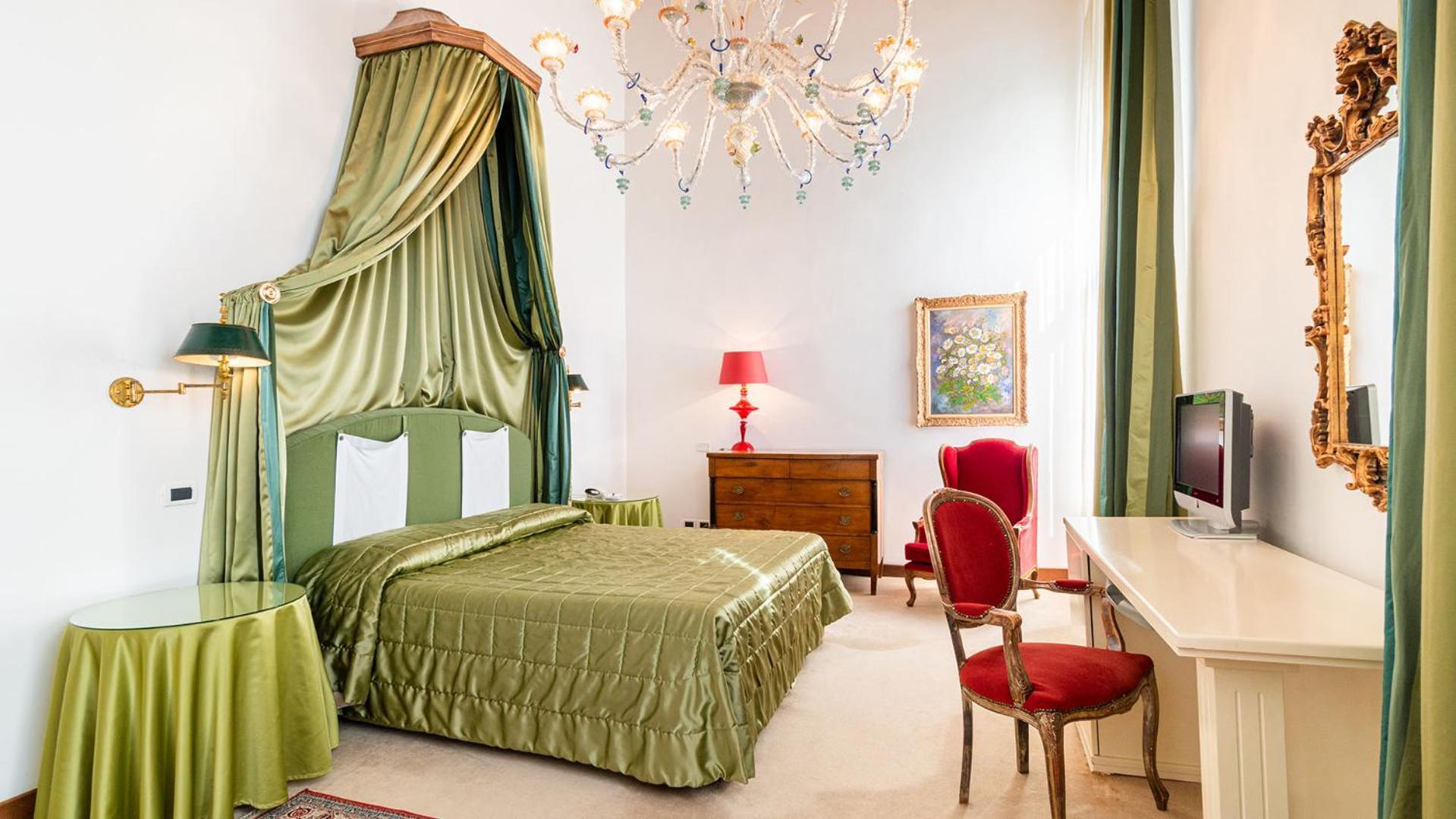 Deluxe Double Room Canal View