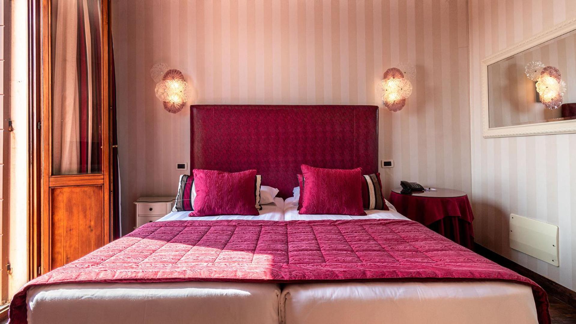 Superior Double Room Canal View