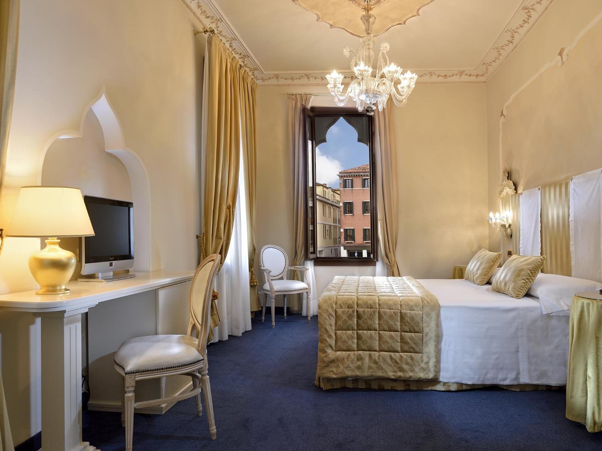 Deluxe Double Room Canal View